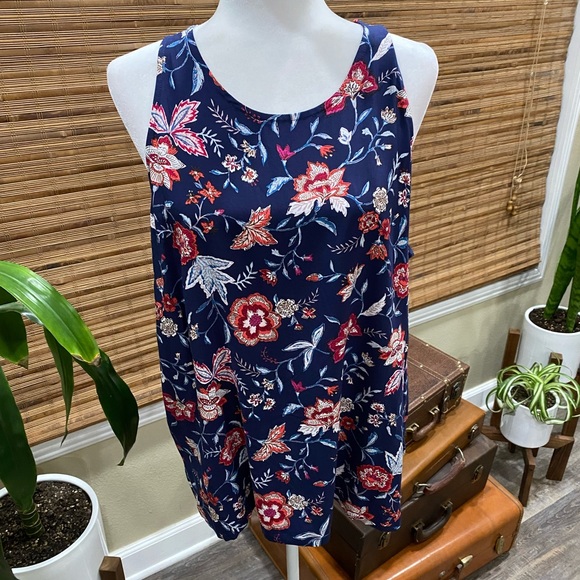 Old Navy Tops - 🌟Old Navy Floral Sleeveless Top XL NWT🌟